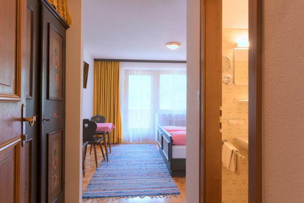 Pension Angelika Петтной-ам-Арльберг Екстер'єр фото